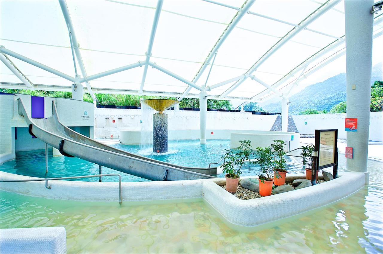 Hotel Royal Chihpin Wenquan Esterno foto The indoor pool