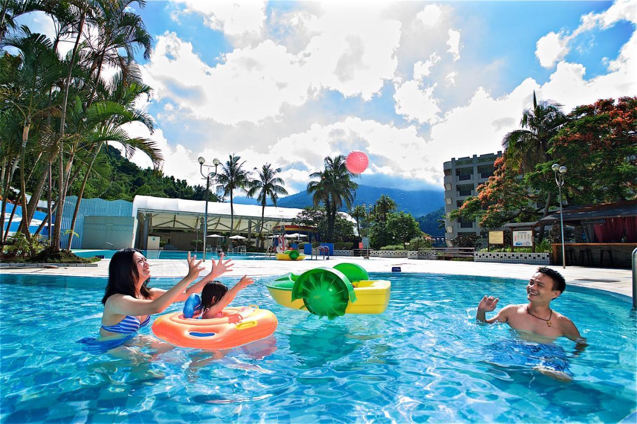 Hotel Royal Chihpin Wenquan Esterno foto The outdoor pool