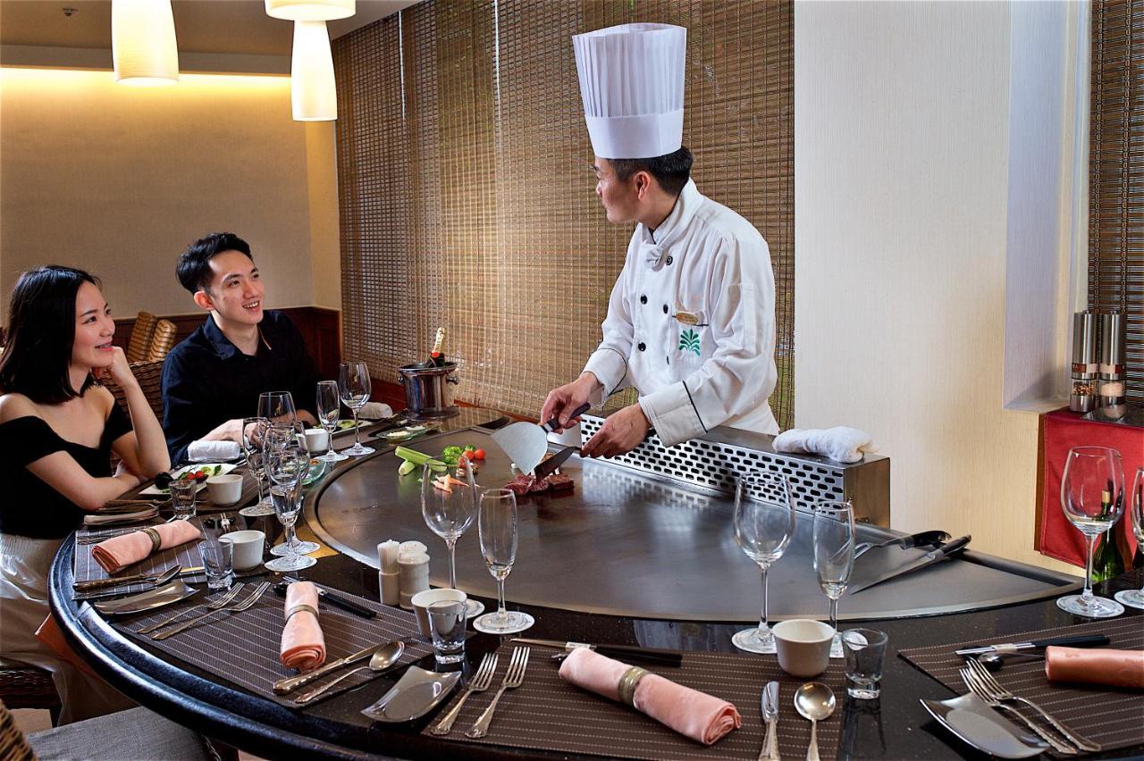 Hotel Royal Chihpin Wenquan Esterno foto A chef at work