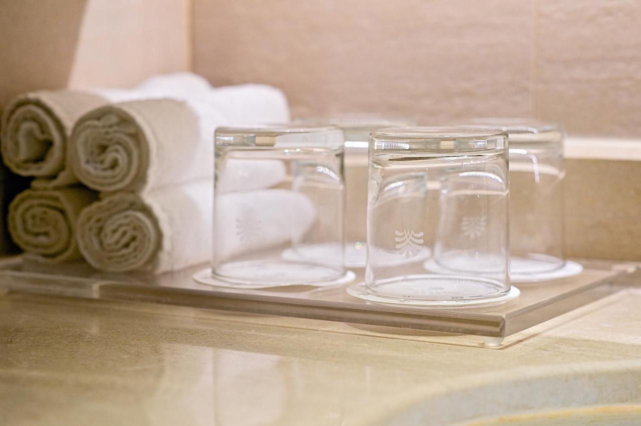 Hotel Royal Chihpin Wenquan Esterno foto A set of three glasses