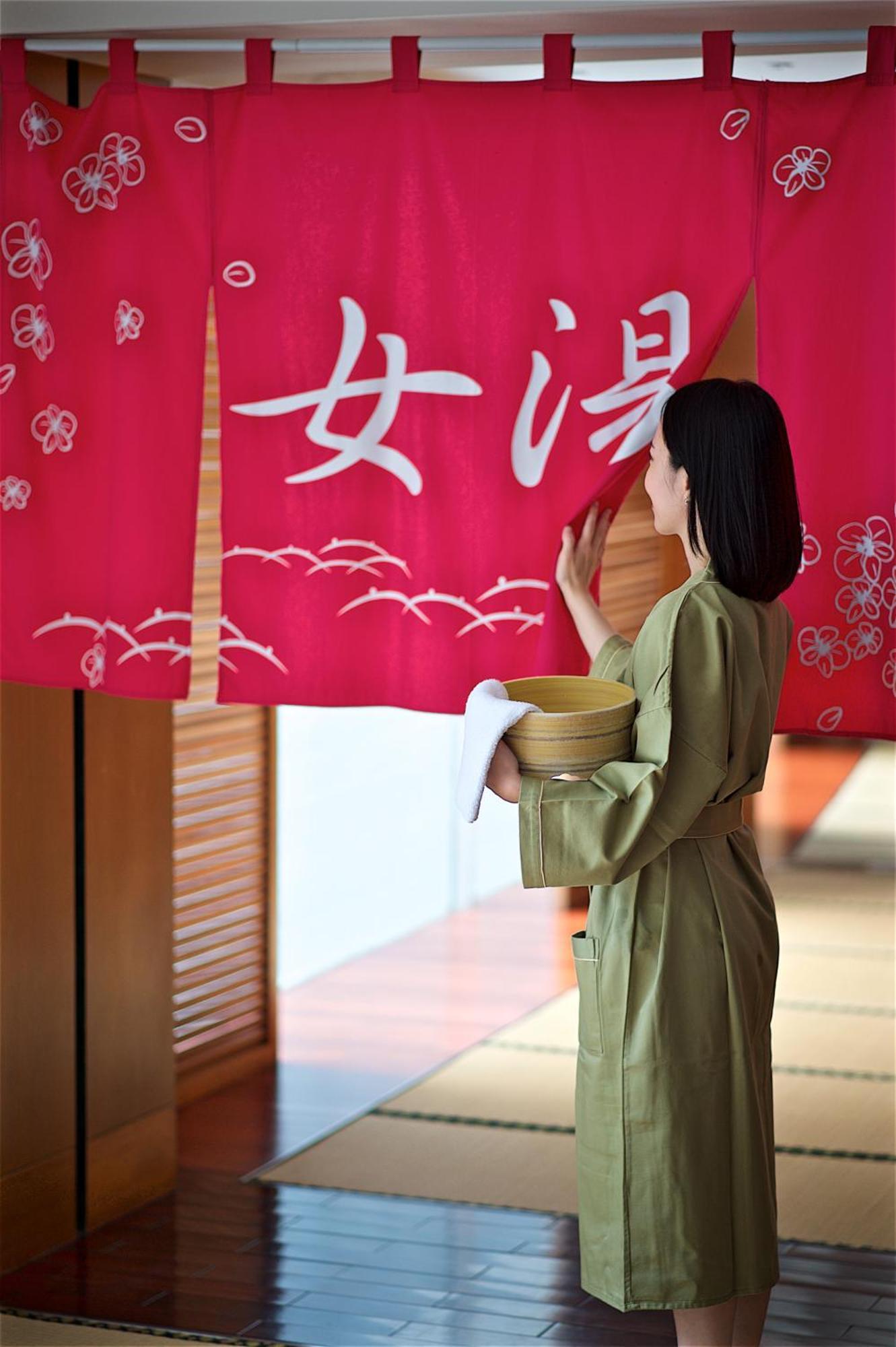 Hotel Royal Chihpin Wenquan Esterno foto A woman in a yukata
