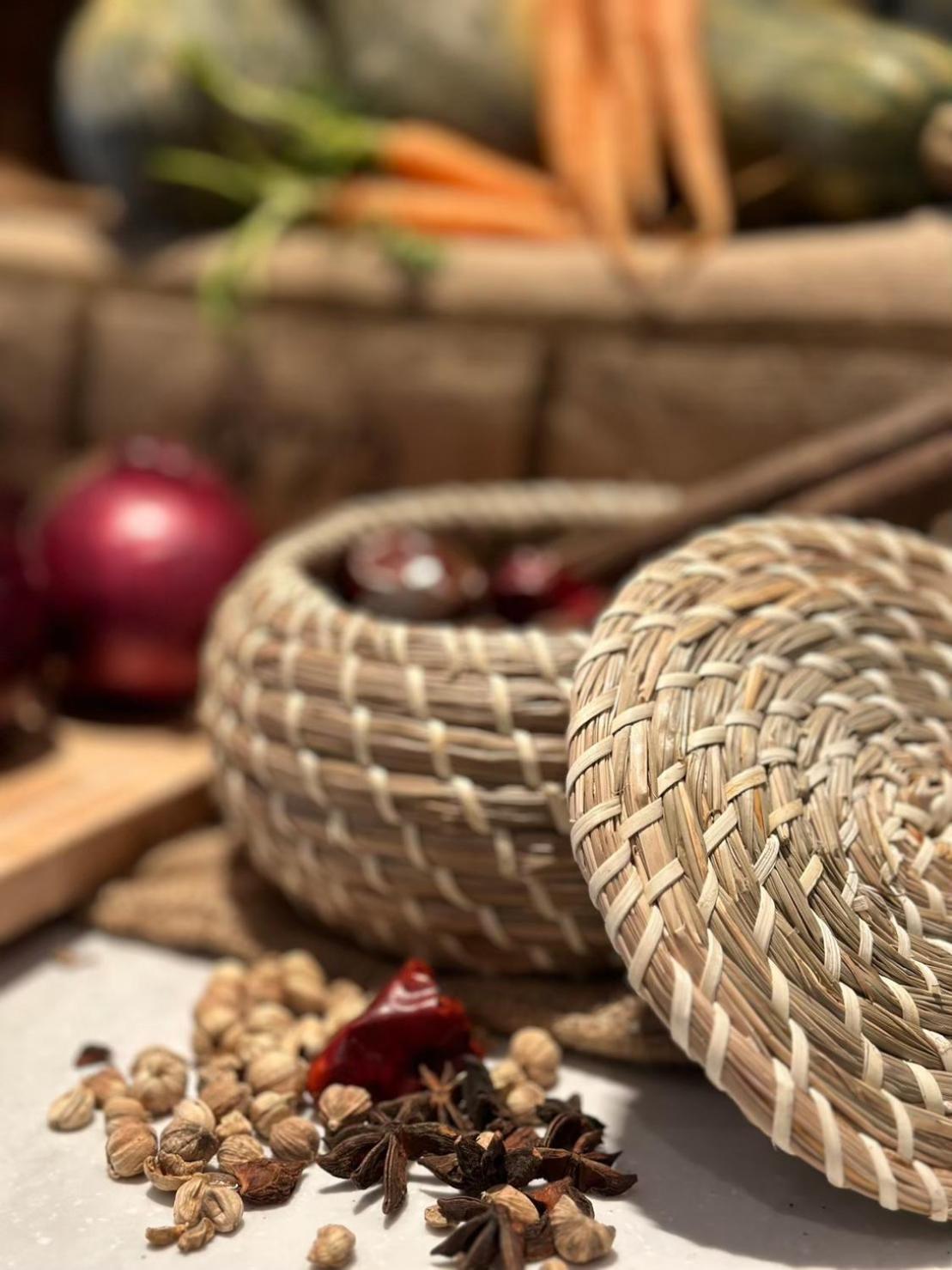Hotel Royal Chihpin Wenquan Esterno foto A basket made from the bark of the sweet chestnut tree