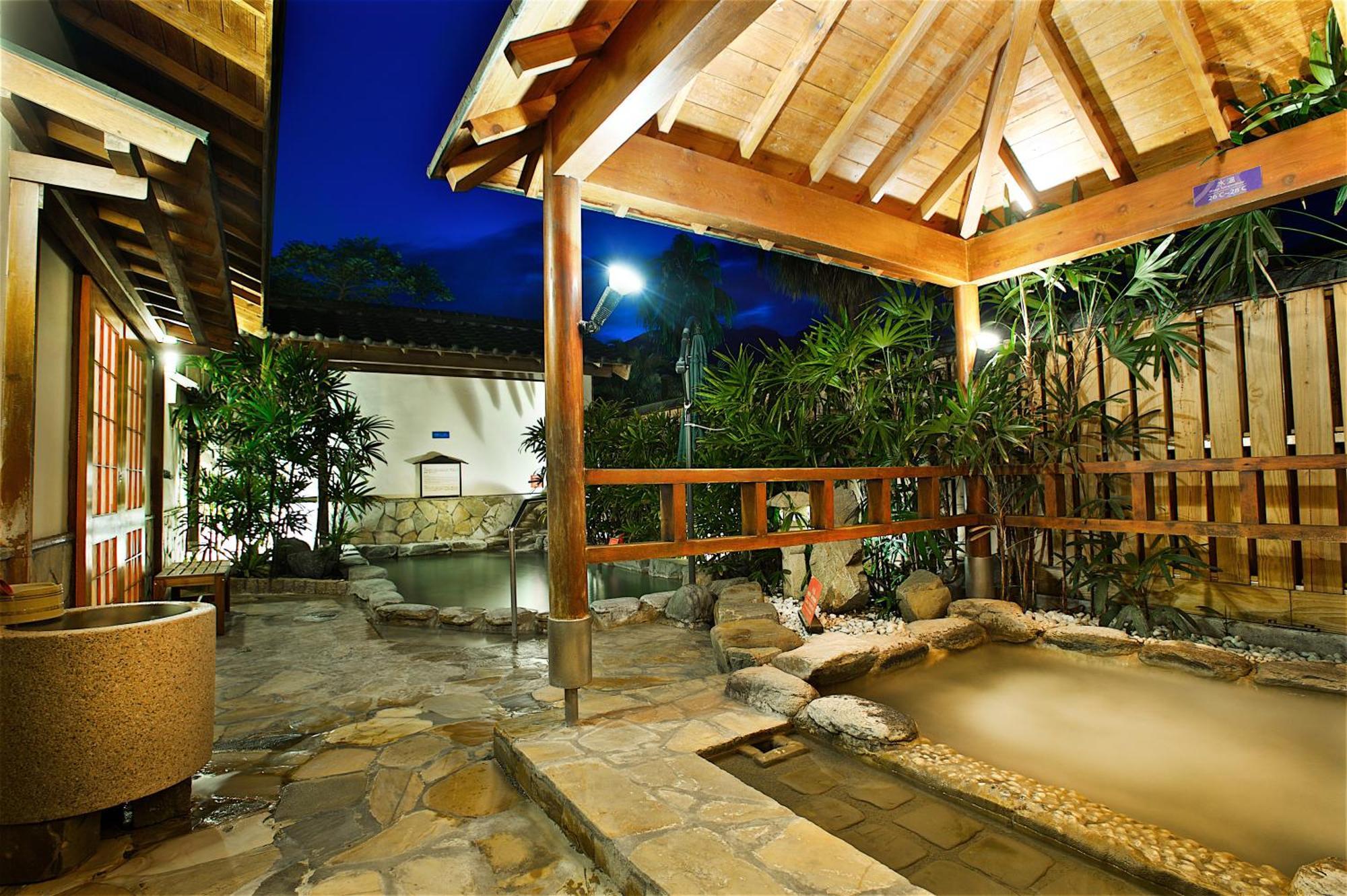 Hotel Royal Chihpin Wenquan Esterno foto A modern onsen in Japan
