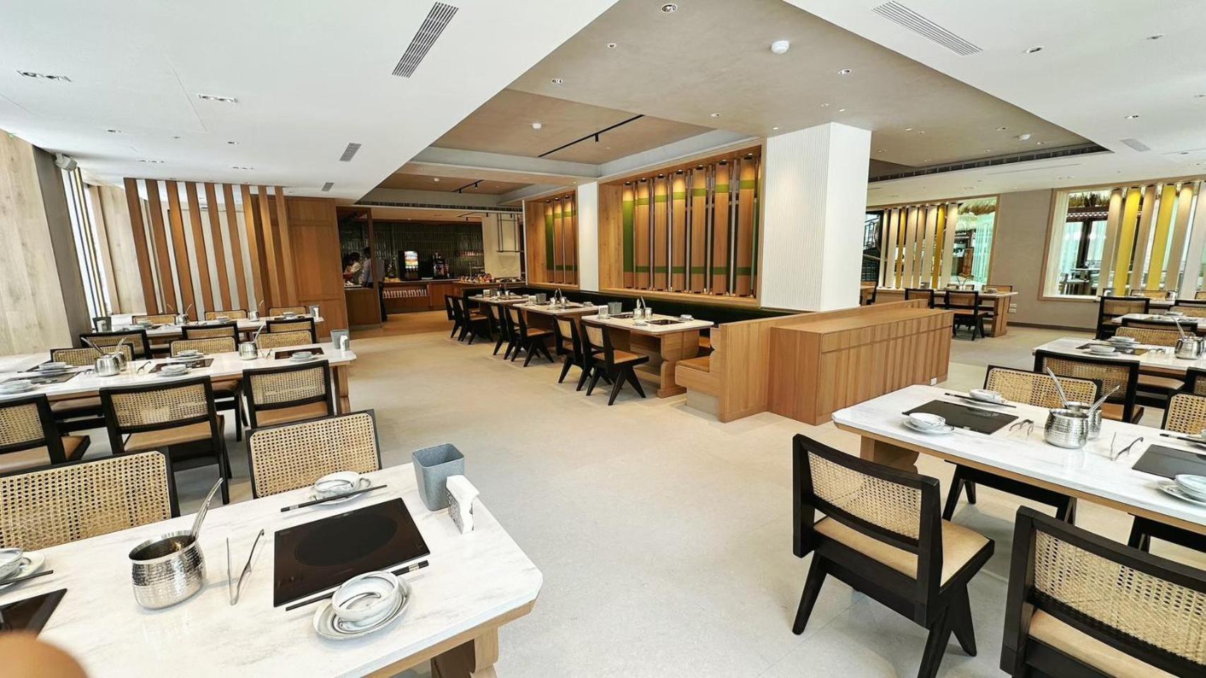 Hotel Royal Chihpin Wenquan Esterno foto The interior of the restaurant