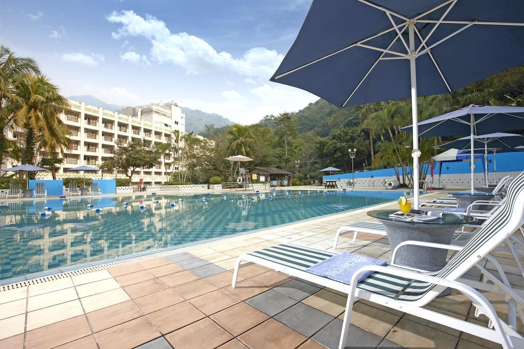 Hotel Royal Chihpin Wenquan Esterno foto The swimming pool at the hotel