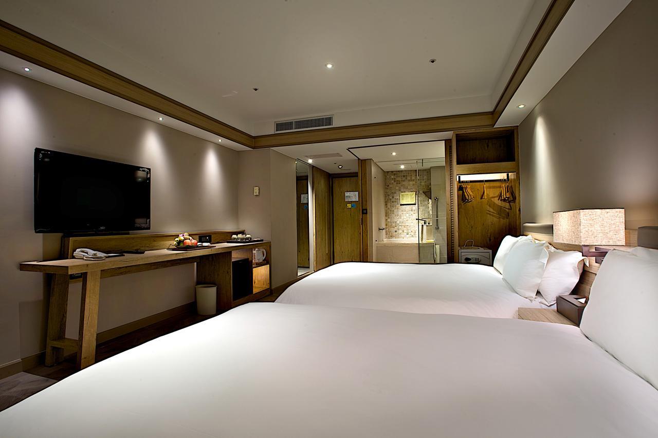 Hotel Royal Chihpin Wenquan Esterno foto A room at the hotel