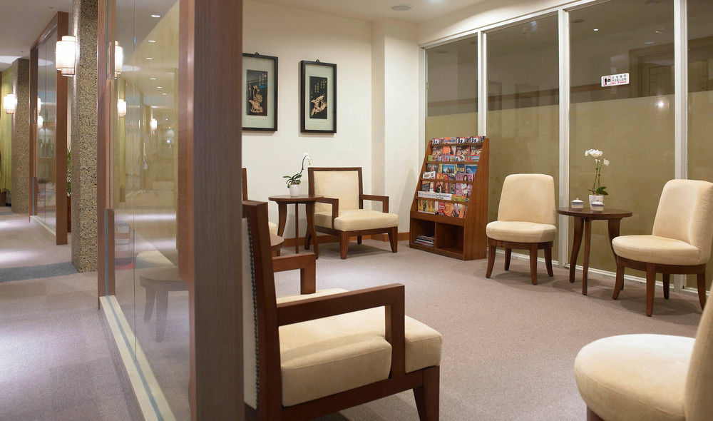Hotel Royal Chihpin Wenquan Esterno foto A waiting room at a dental practice